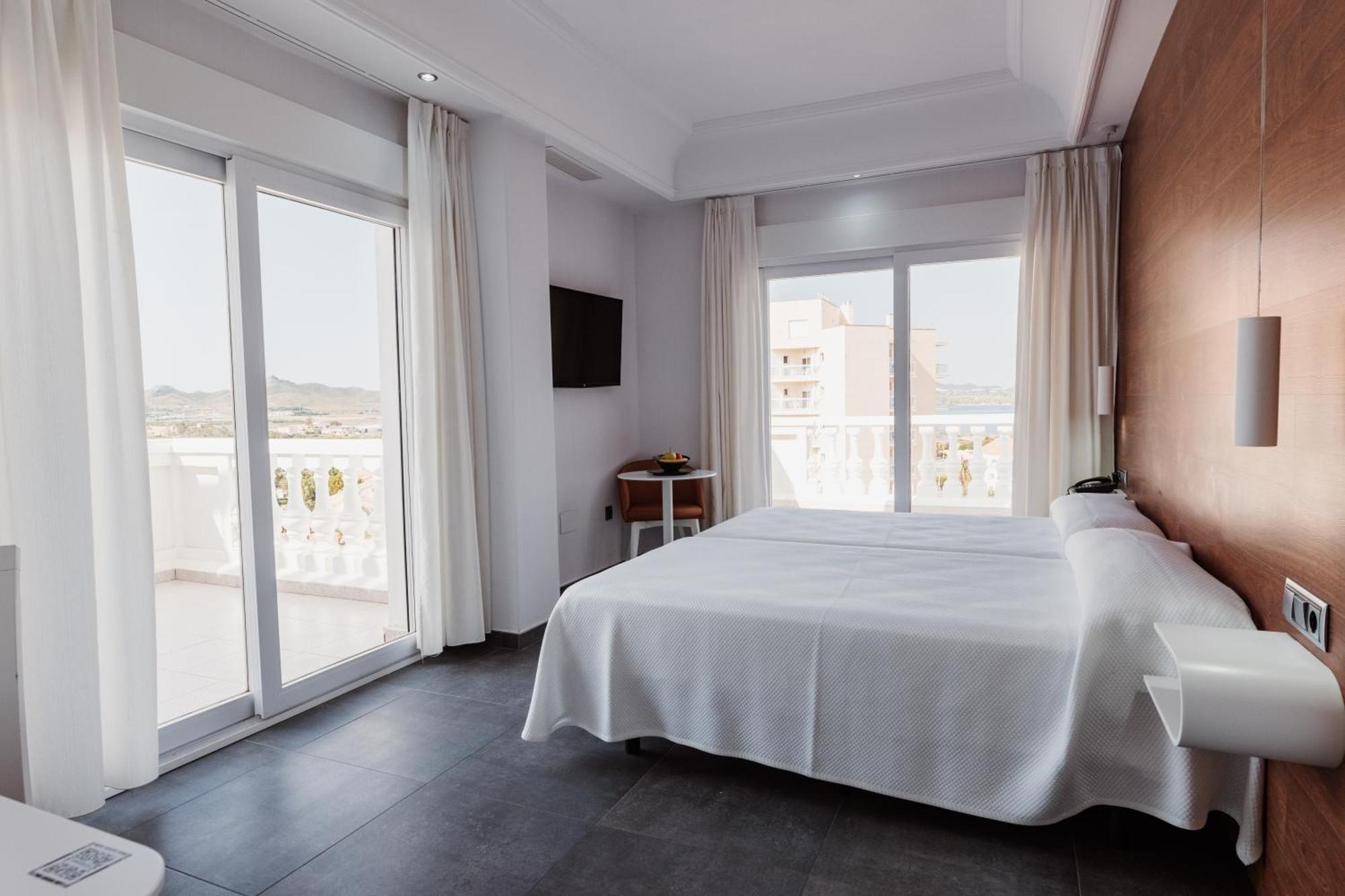 לה מנגה דל מר מנור Hotel Los Delfines מראה חיצוני תמונה
