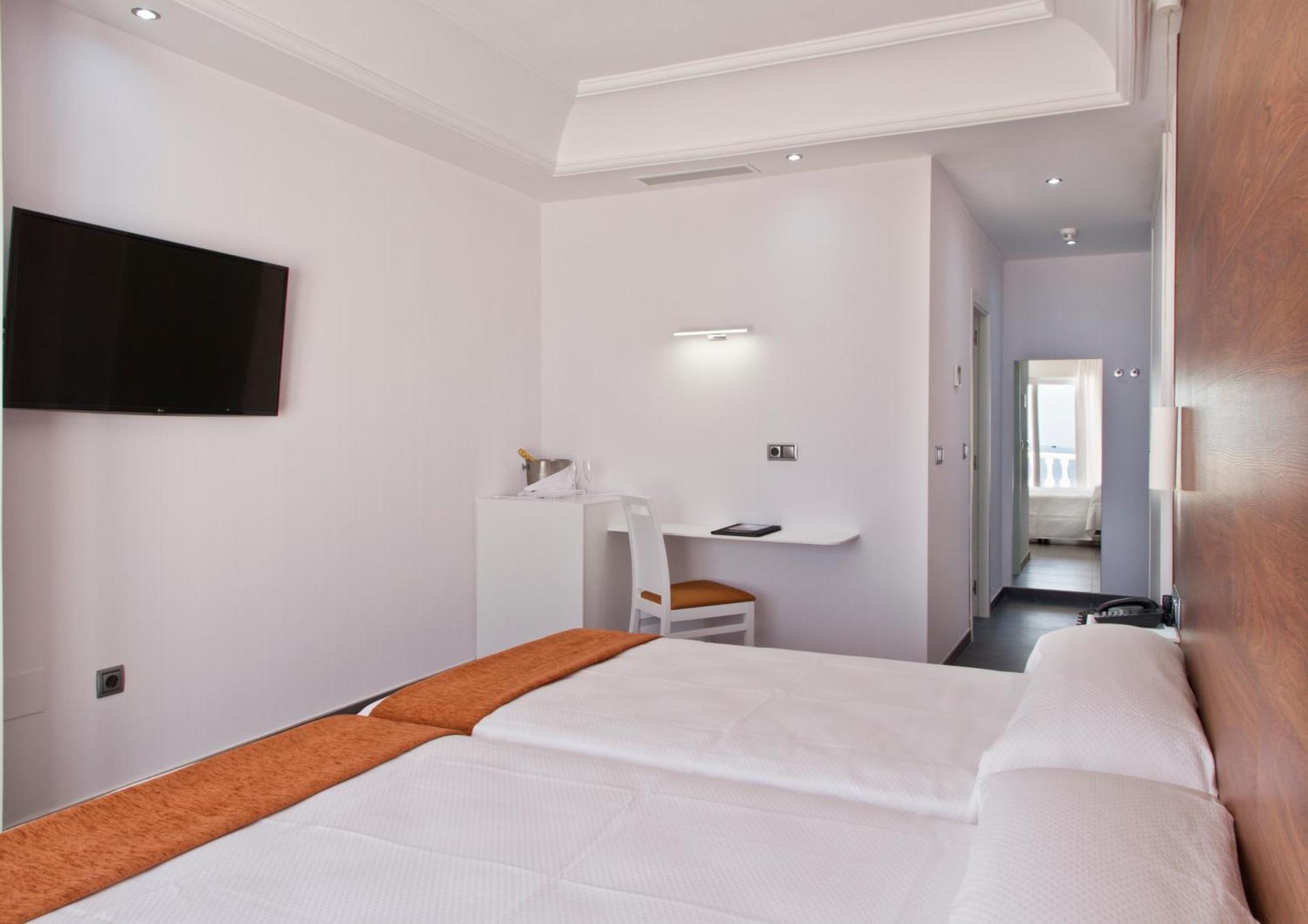 לה מנגה דל מר מנור Hotel Los Delfines מראה חיצוני תמונה